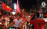 [ẢNH] Đường phố Hà Nội đỏ rực sau chiến thắng của Olympic Việt Nam tại ASIAD 2018